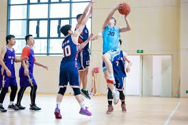 2026米兰冬奥会火炬继续在意大利境内传递