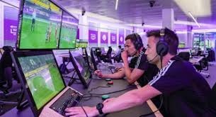 记者：利雅得新月已向巴萨提议将莱万加入坎塞洛的交易